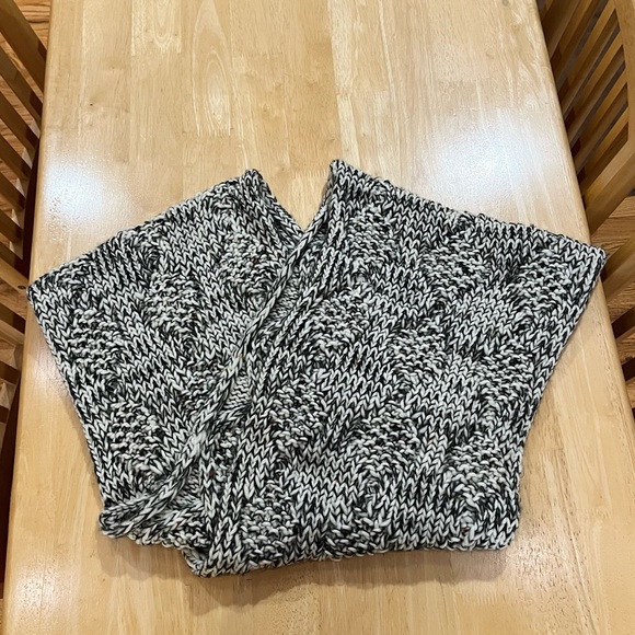 Loft chunky cream and black scarf - Picture 10 of 10